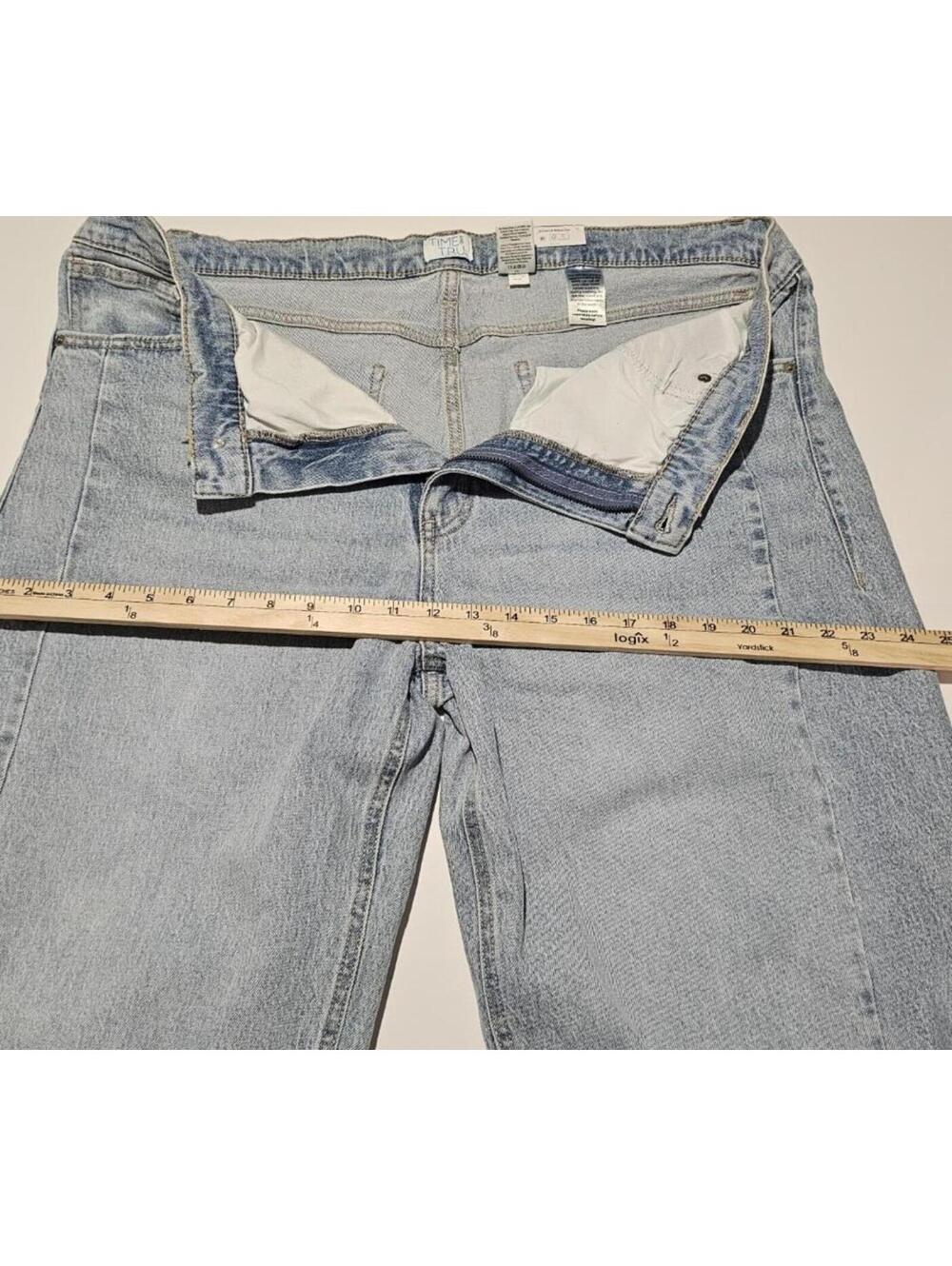 Time and Tru Women's Light Wash Barrel Leg Jeans Size 20 - Picture 3 of 7
